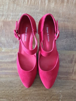 Django And Juliette Trinities Red 39 RRP $179.95 • $89