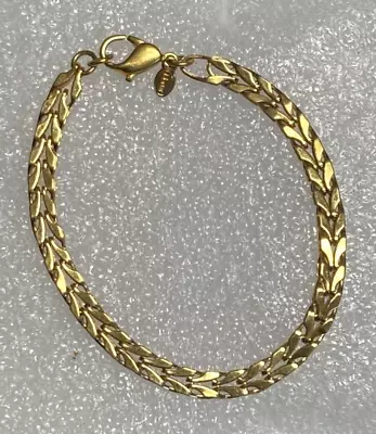 Beautiful Vintage Monet Gold Tone Link Bracelet • $8.95
