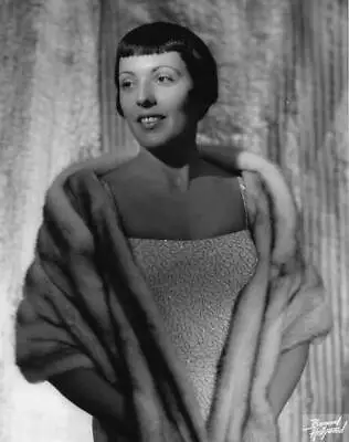 Keely Smith Poses For A Studio Portrait In 1961 Old Music Photo • $5.78