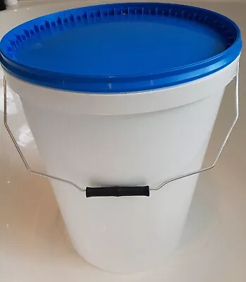 25 L Ltr Litre White Plastic Bucket Container With BLUE Lid And Metal Handle • £11.99