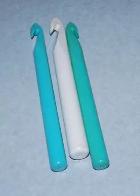 Vintage Lot 3 Susan Bates Luxite Bulky Large Jumbo Crochet Hooks White/Teal 8  • $19.99