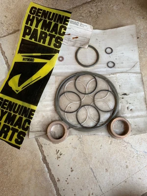 £75 • Buy Hymac 580C Hydraulic Triple Pump Seal Kit  3 Required To Re Seal Triple