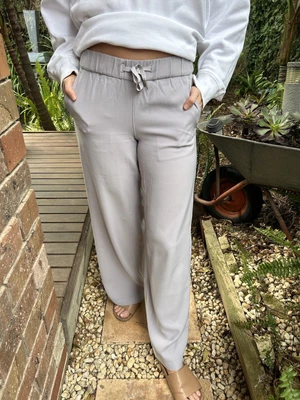 $26 • Buy Lululemon Pants 4 (Au 8) 