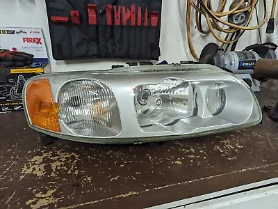 Volvo S60R V70R Right Headlamp Xenon • $269