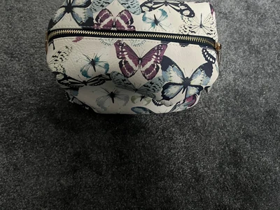 £4.50 • Buy Accessorize Butterflies Cosmetic Bag
