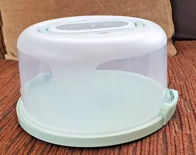 Round Cake Carrier With Clip Lock Lid • £3