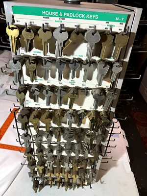 $185 • Buy HUGE Lot Of ~ 565 Vintage House And Padlock Key Blanks NOS