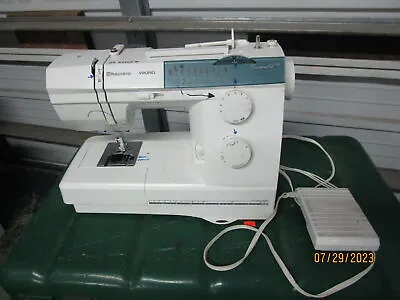 Husqvarna Viking Emerald 118 Sewing Machine • $179.99