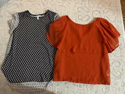 2 Women’s Short Sleeve Blouses Sz M - H&M & Macys EUC • $5.99