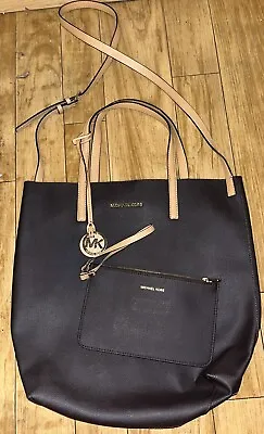 Michael Kors Purse And Wallet • $20