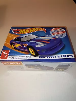AMT 1/25 Scale 1997 Hot Wheels Dodge Viper GTS Snap Together Plastic Model Kit • $16.99
