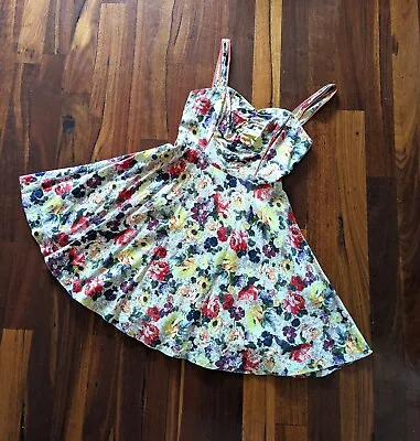 Review Dress / Floral Pattern / Size 10 • $10