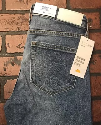 H&M Women's Skinny Ankle Jeans - NWT • $15.59