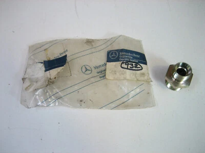 $47.99 • Buy Genuine Mercedes Benz Vacuum Line Fitting 0049971872 240 300 D