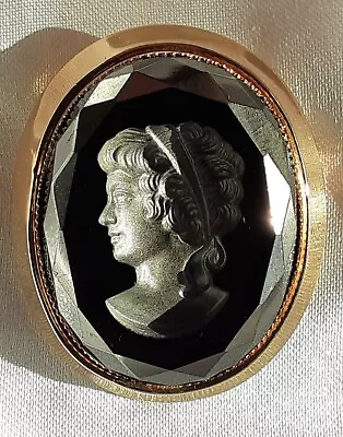 Vintage Gold Tone Frosted Glass Intaglio Cameo Brooch • $22