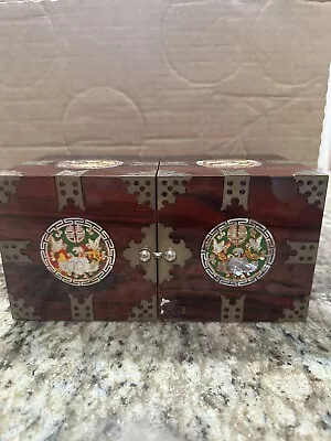 Vintage Chinese Lacquered Jewelry Box • $20