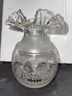 Vintage VV Vianne Clear Glass Shade With Raised Wreaths/Torch Ruffled Top • $37.50