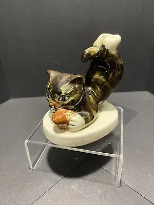 Vintage Seymour Mann 1970's Porcelain Cat W/football • $12