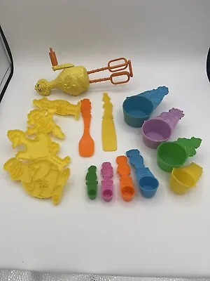 RARE VINTAGE SESAME STREET 1978 WILTON BAKE SET BIG BIRD MIXER & Cookie Cutters • £72.38