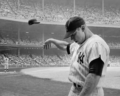Unsigned B&W 8x10 Photo Of Yankees Legend Mickey Mantle. • $6.99