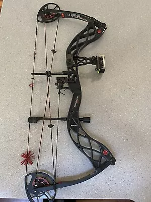 Bowtech Carbon Knight Compound Bow Right Hand 60-70# 26-30” Draw • $100