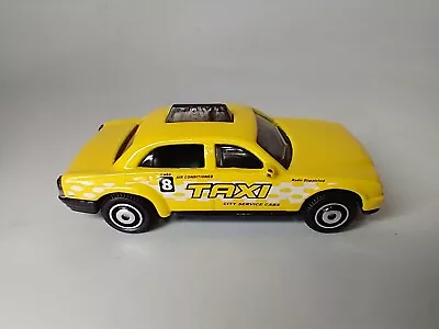 Matchbox Yellow Taxi Cab 8 City Service Diecast Car MB577 NM 2002 • $6.60