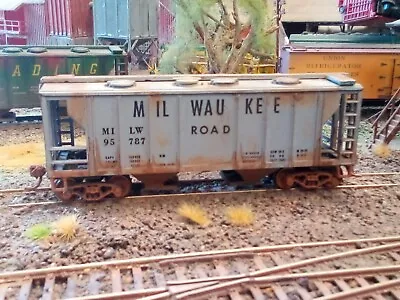 HO MDC Roundhouse Covered Hopper Milwaukee Road Weathered • $12.50