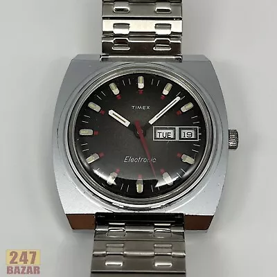 Vintage Timex Electronic Day-Date Men's Watch Runs Good Missing Bezel • $0.99