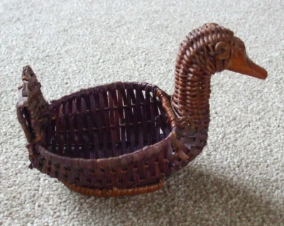 £4 • Buy Vintage Wicker Work Duck Shaped Egg Basket Trinkets Jewellery Storage Bowl. 15cm