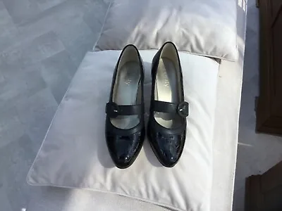 £5 • Buy Equity Black Patent Shoes Size 5.5