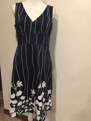 Spence Dress  Size Missy 8 Black/White Fit N Flare Sleeveless Side Zip • $14.95