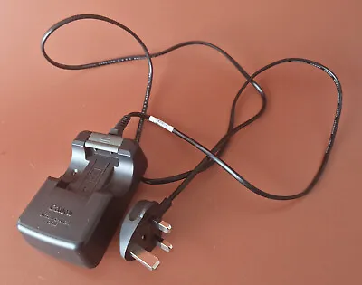 Genuine Canon Battery Charger CB-2LE With UK Plug • £15