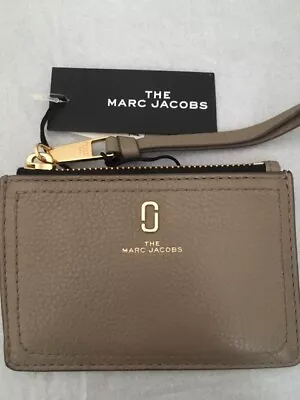 BNWT Marc Jacobs ‘The Softshot Top Zip Multi Wallet Cement  RRP £115 • £74.99