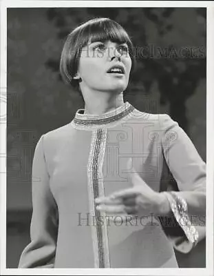 Press Photo French Singer Mireille Mathieu Performing. - Lry03638 • $17.99