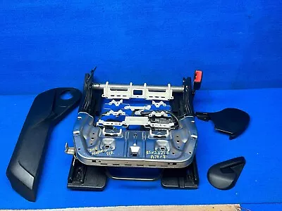 2015 - 2023 Ford Mustang Front Right Side Seat Track Assembly Lower Frame Oem • $209.99