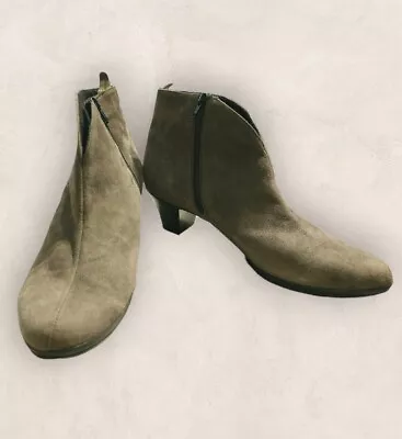 Munro ROBYN Ankle Booties Greige Beige Grey Suede Zip Boots SZ 12 Narrow 611276  • $24.21