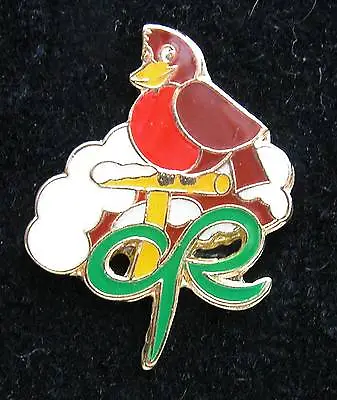 Vintage MACMILLAN  Badge Winter ROBIN With Green Bow • £1.99