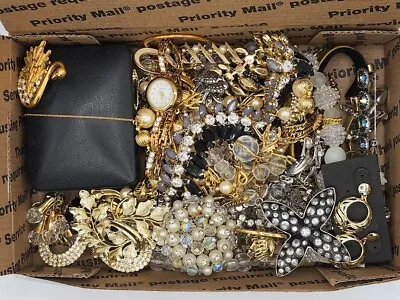 Costume Jewelry Mixed Lot - Sparkle/Glam/Silver & Gold Vintage & Modern  • $20