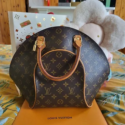 Louis Vuitton Monogram Ellipse MM Handbag • £500