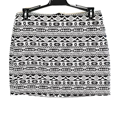 H&M DIVIDED SZ 6 Geometric/Aztec/Tribal Jacquard Print Back Zipper Mini Skirt • $10