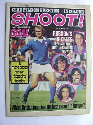 SHOOT MAGAZINE 5 Oct 1974 Everton Team Bobby Robson Sandro Mazzola Keith Weller • £7.50