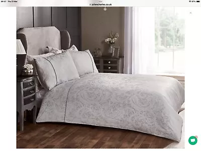 White Paisley Jacquard Cotton Rich  King Size Bedding Set - Julian Charles • £10