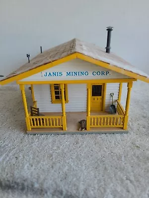  O  Scale Building Built 4 Units Weathered With Lighting • $199