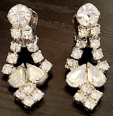 Vintage Stunning Art Deco Silver Tone Clear Crystal Dangle Clip On Earrings • $9.99