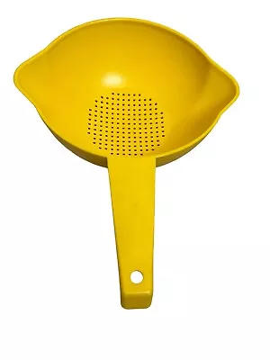 Vintage Tupperware 1 Quart Small Yellow Strainer Colander Handle 2 Spouts 1200-2 • $5.99