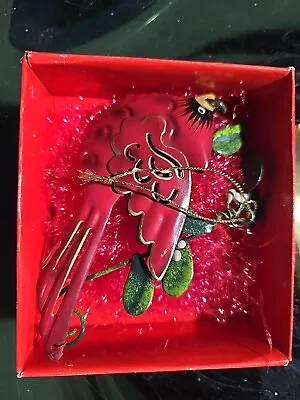 Metal Red Jay Bird W/Wreath Around Neck  Christmas Tree Ornament 6 X3½ X1½  • £12.53