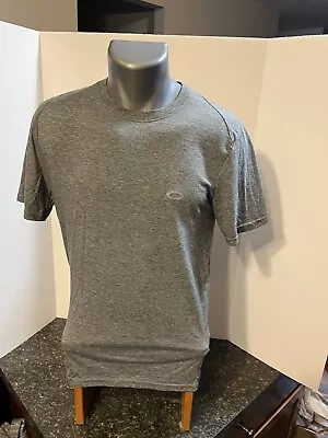 Oakley Men’s T-Shirt Gray Medium Polyester Blend - Athletic Cut • $7