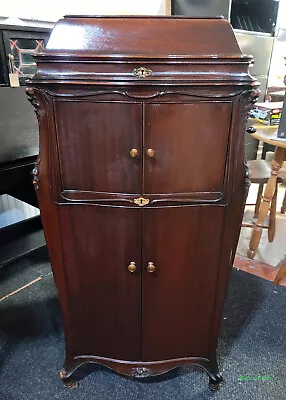 Victor Talking Machine Victrola. VV-XVII Mahogany Cabinet C.1917 • $1525