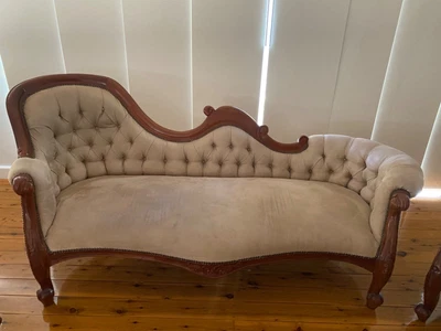 $500 • Buy Antique Chaise Lounge With Arm Chairs