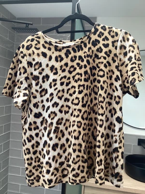 $12 • Buy Witchery Leopard Print Top Size L